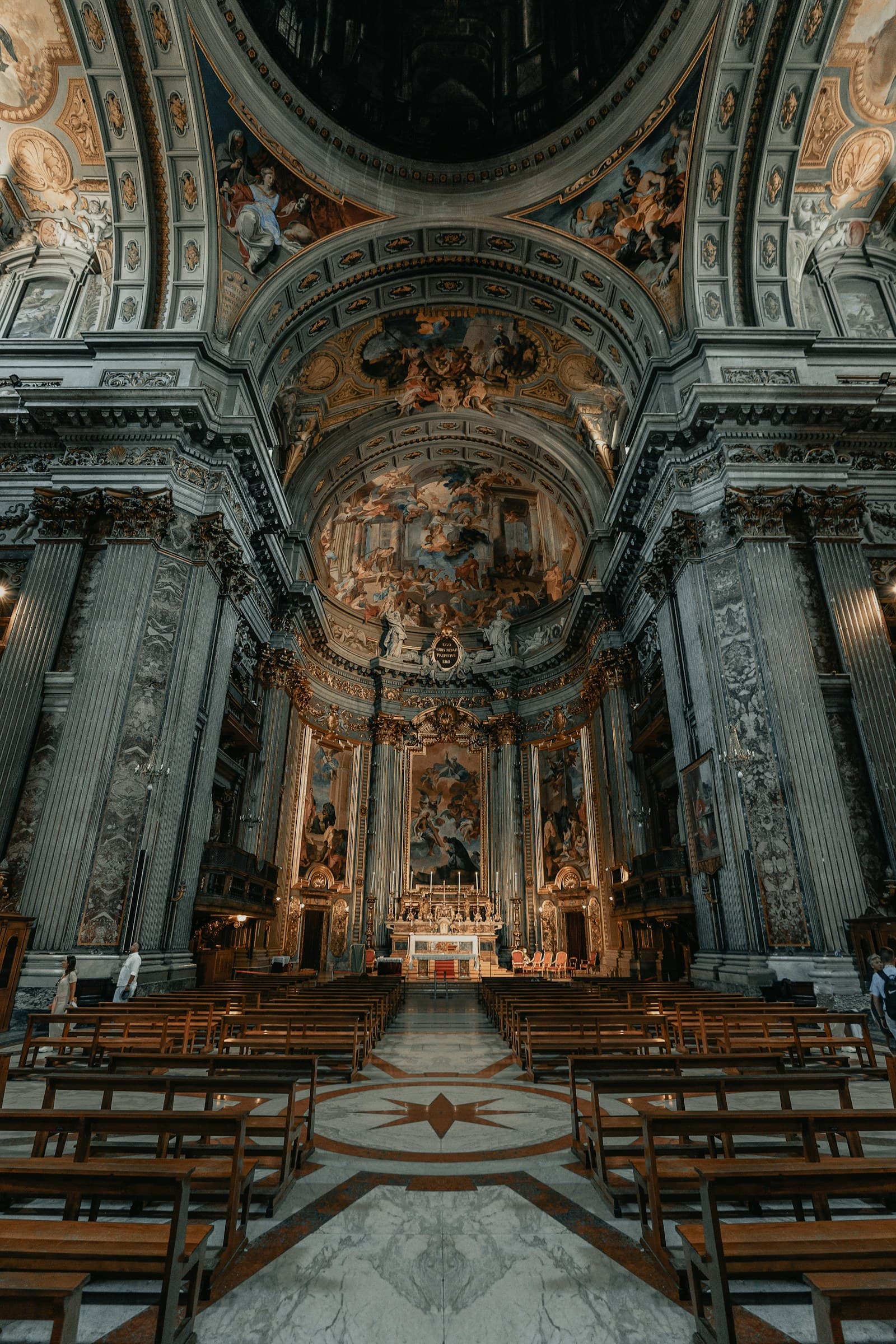 Innenraum der Kirche St. Ignatius von Loyola